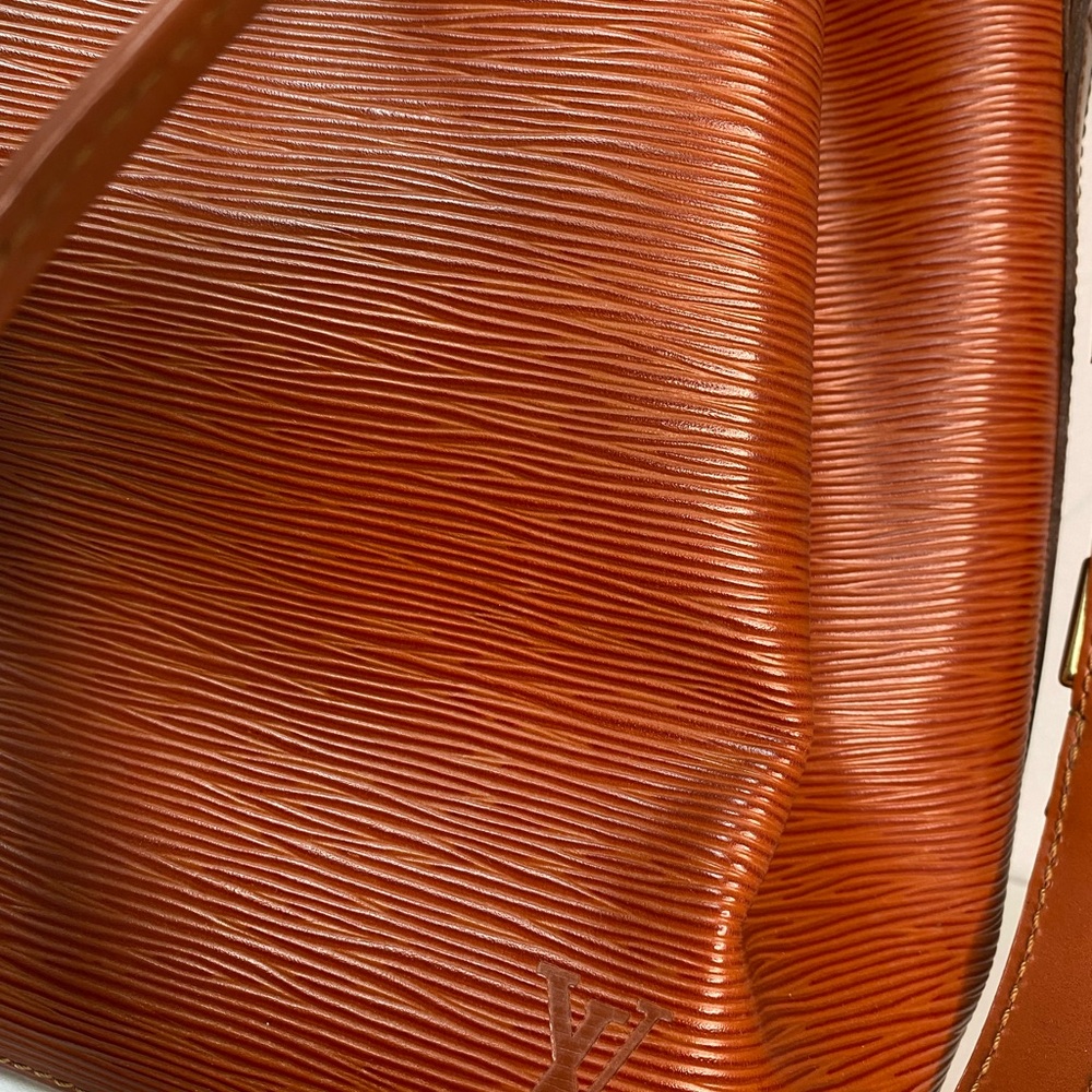 Louis Vuitton Brown Noe Epi Leather Bag - Picture 2 of 13